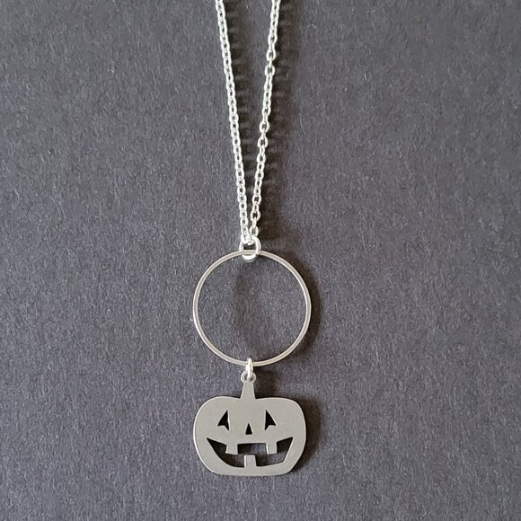 JACK O LANTERN Pumpkin Circle Stainless Steel Charm Chain Necklace 24" Halloween - Picture 7 of 9